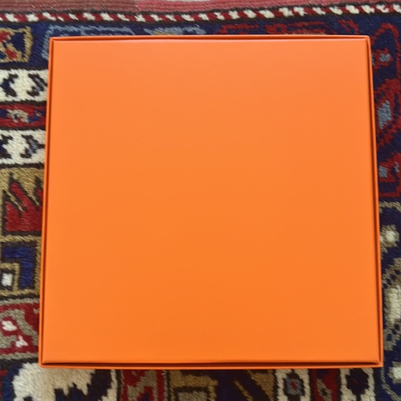 Hermès Scarf NWOT (Vintage, Never Worn) - Picture 10 of 10